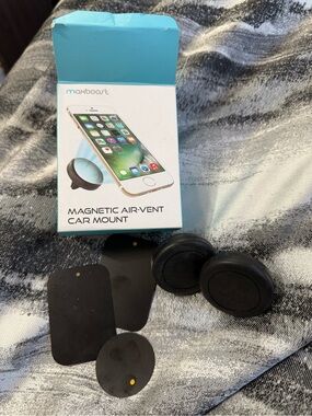 Maxboost Magnetic Air-Vent Car Mount - Black